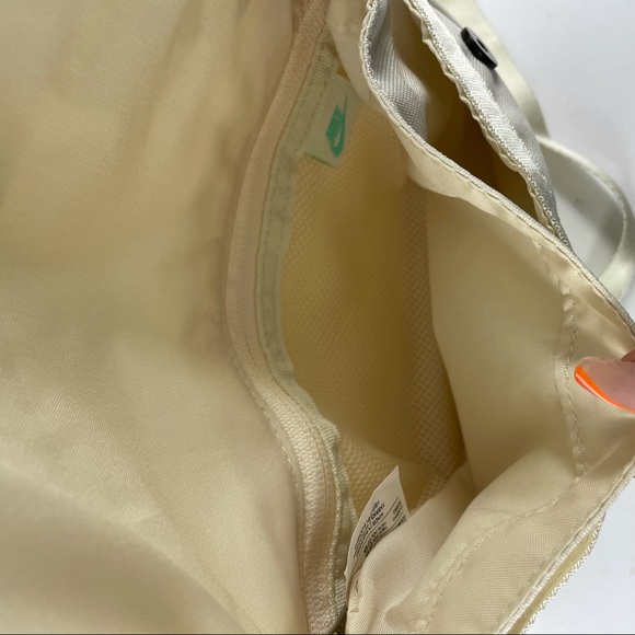 Nike Sportswear Futura Revel 365 Crossbody Bag - Picture 13 of 14